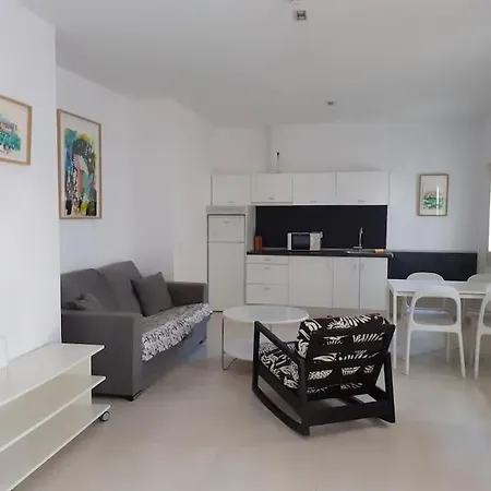 Cosy Flat / Literally At The Foot Of Alhambra Apartment *