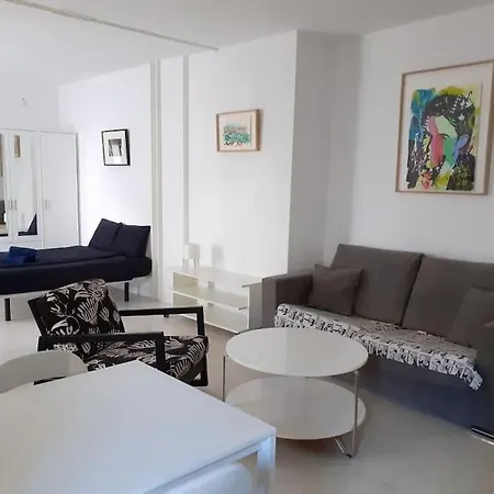 Cosy Flat / Literally At The Foot Of Alhambra *